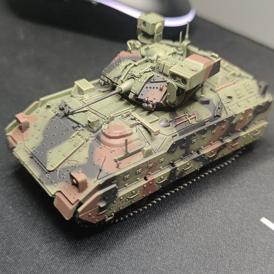 1:72 US M2A3 Bradley Infantry Fighting Vehicle Model Collection Box