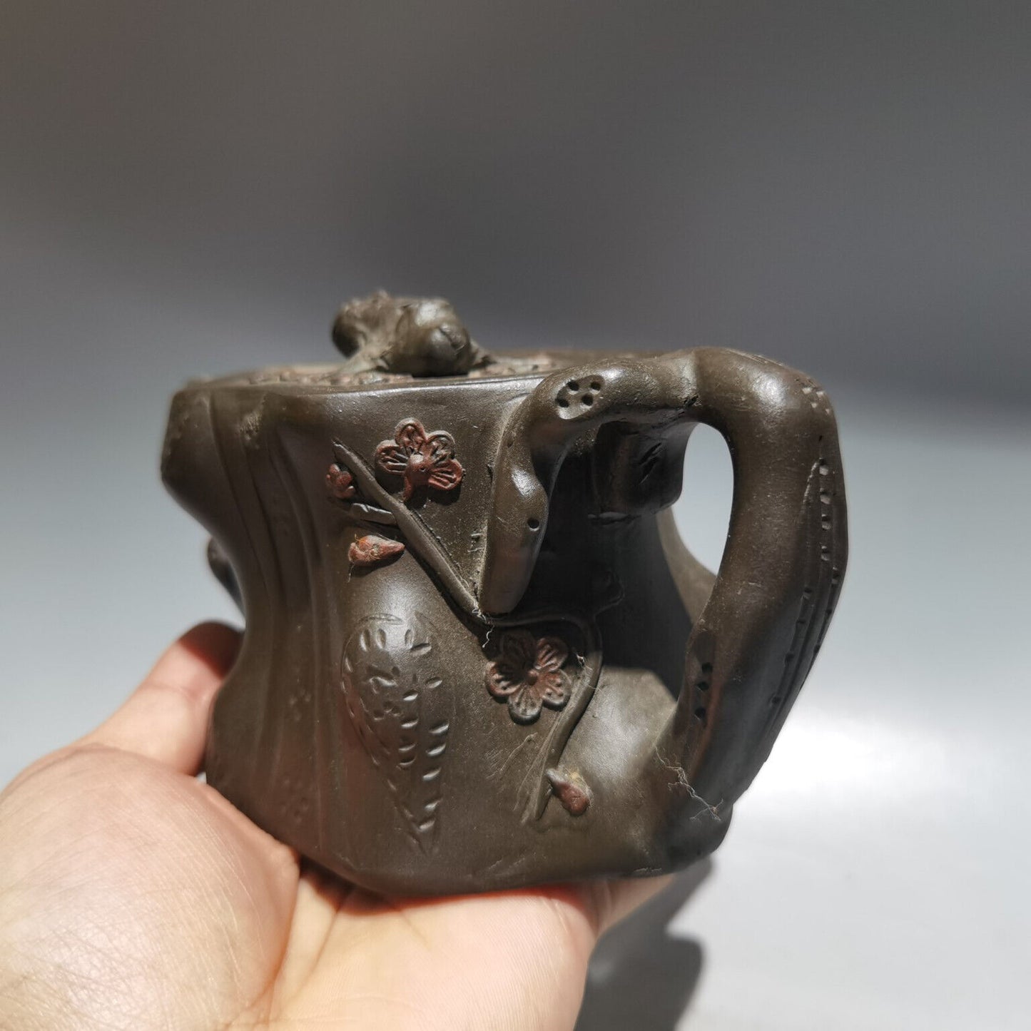 Chinese Yixing Zisha Clay Handmade Exquisite Teapot （树桩壶 底款：周桂珍)