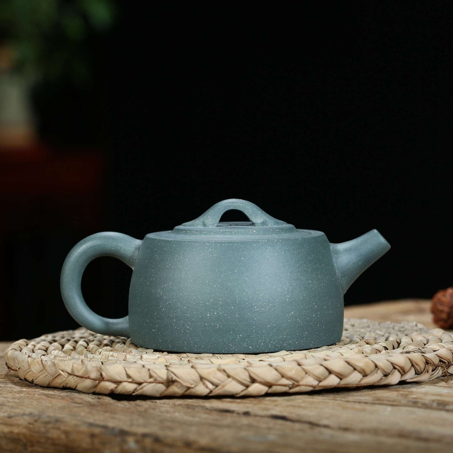 China Yixing Zisha Pottery Green Clay Handmade 250cc Mesh Teapot 井栏