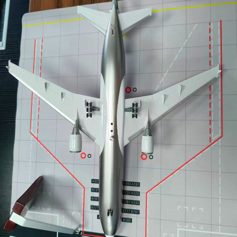 47CM 1:130 American MD-11 Plane Led Sound-controlled Light Resin Aircraft Model