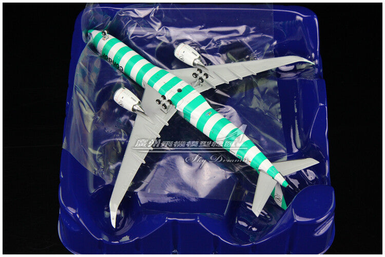 1:400 GeminiJets Condor AIRBUS A330-900neo Passenger Airplane  Diecast Model