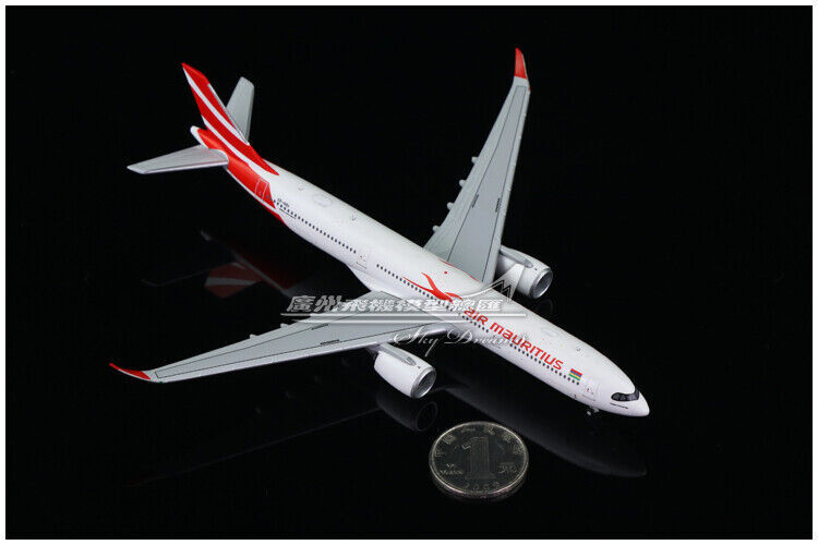 1:400 JC Wings Air Mauritius AIRBUS A350-900NEO Passenger Airplane Diecast Model