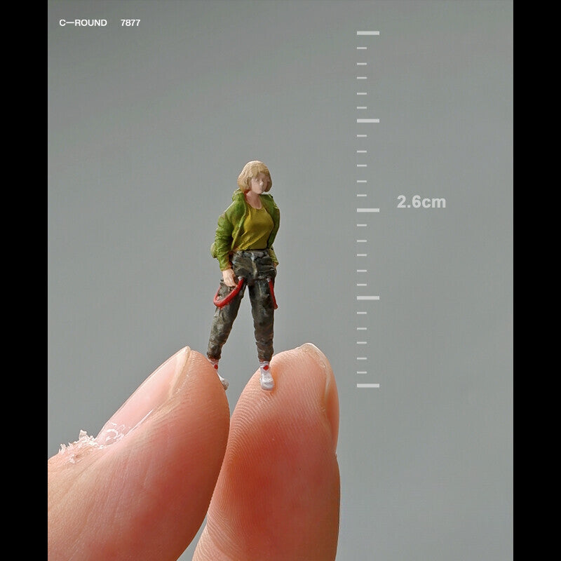 1:64 Figure Model City Street Camouflage Hip-Hop Girl Scene Resin Doll