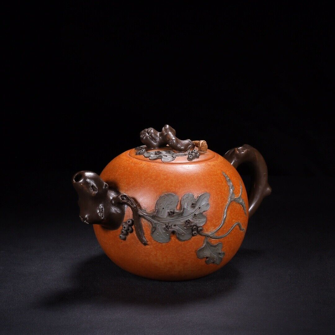 Chinese Yixing Zisha Clay Handmade Exquisite Teapot（松鼠葡萄 底款：蒋蓉）