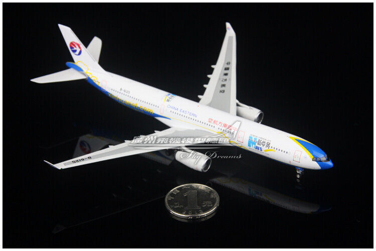 1:400 Phoenix CHINA EASTERN AIRBUS A330-300 Passenger Airplane Diecast Model