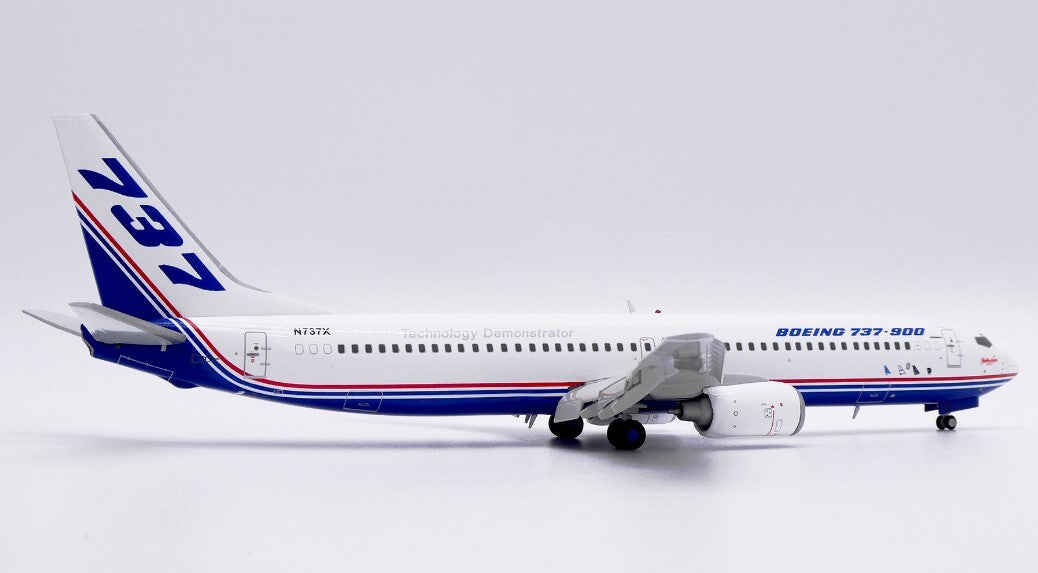1:200 JC Wings Boeing Company BOEING B737-900 Airplane Diecast Aircraft Model