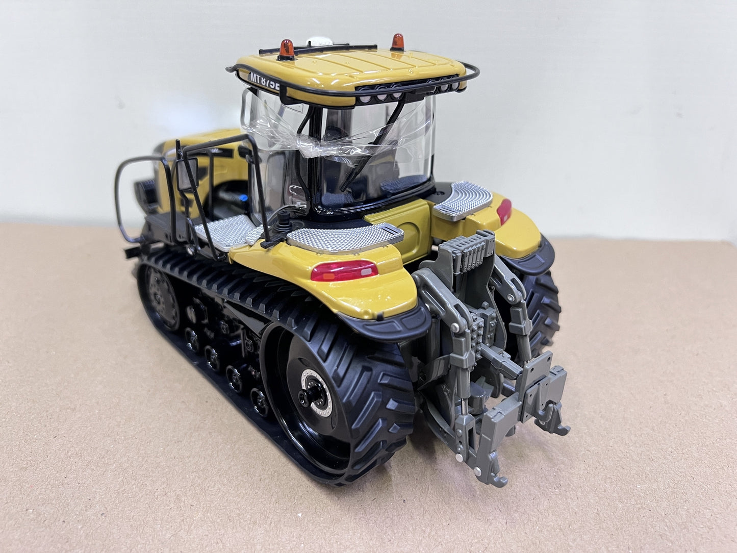 1:32 USK CHALLENGER MT875E Tractor Farm Vehicle Machinery Diecast Model