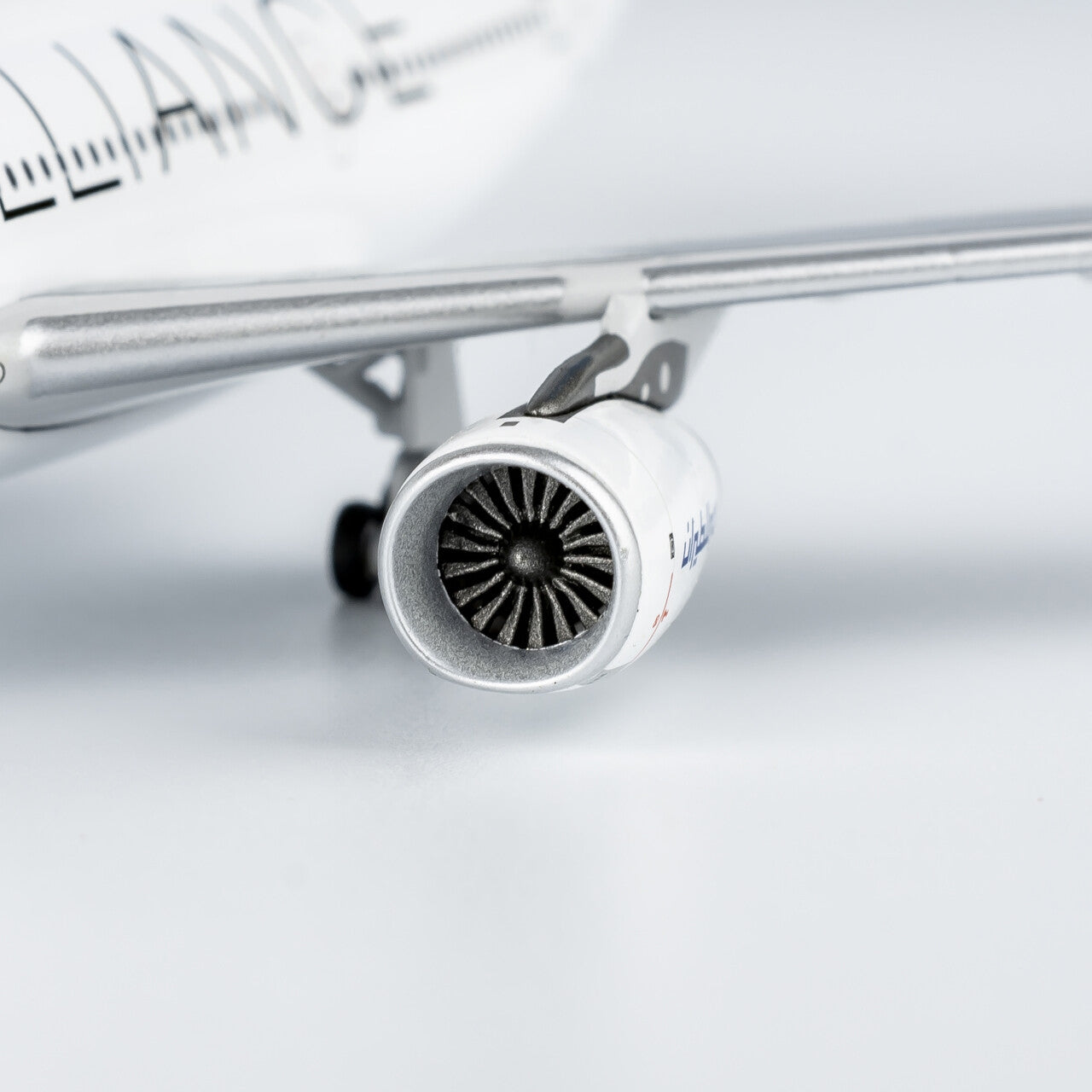 1:400 NG Model EgyptAirAIRBUS A330-200 Passenger Airplane Diecast Aircraft Model