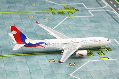 1:400 Phoenix Nepal Airlines AIRBUS A330-200 Passenger Airplane Diecast Model