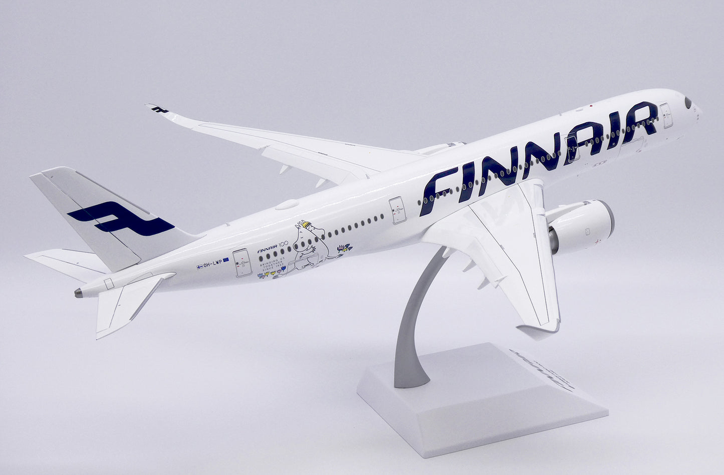 1:200 34CM JC Wings FINNAIR AIRBUS A350-900XWB Flap Down Airplane Diecast Model
