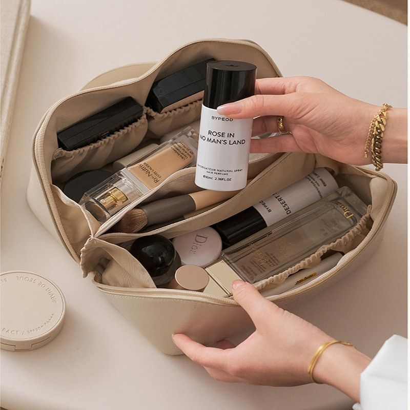 Large Traveling Cosmetic Bag Synthetic Leather Organizer Case Storage Pouch 1 PC
