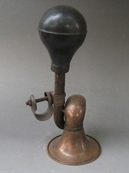 USEFUL CHINESE OLD BRONZE COLLECTABLE HANDWORK BIKE HORN ORNAMENTS
