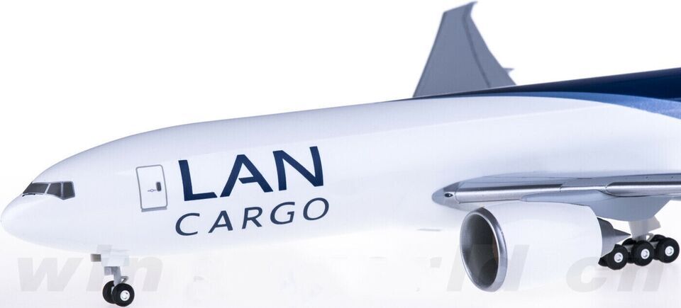 1:200 32CM Hogan LAN CARGO BOEING 777F Airfreighter ABS Plastic Aircraft Model