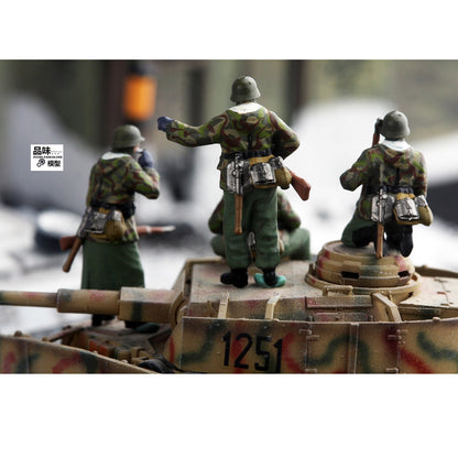 1/72 Homemade German Armored Tank Bombardier 4pcs Soldier Finished Colored Model