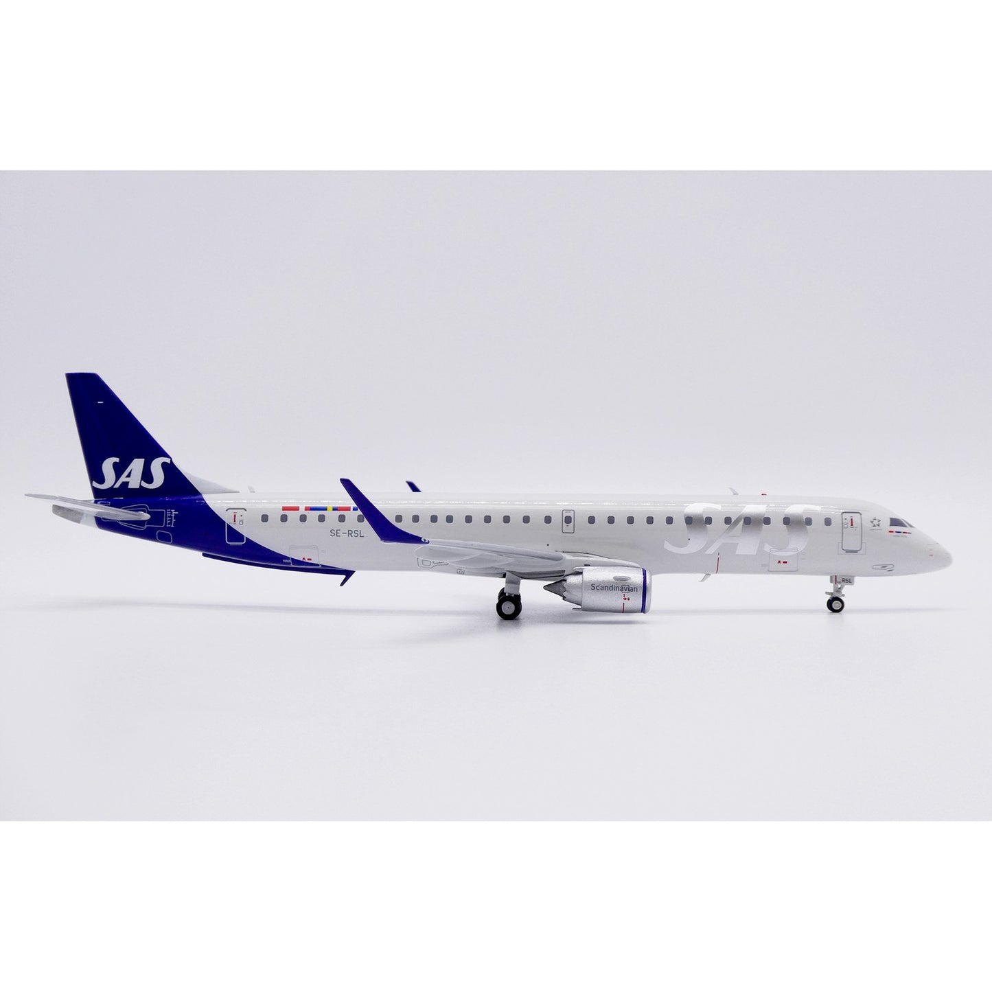 1:200 JC Wings SAS Embraer ERJ-195LR SE-RSL Airplane Diecast Aircraft Model