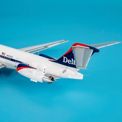 1:200 Geminijets Delta Air Lines McDonnell Douglas MD-88 Airplane Diecast Model