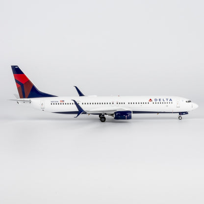1:200 NGmodels Delta Air Lines Boeing 737-900ER Passenger Diecast Airplane Model