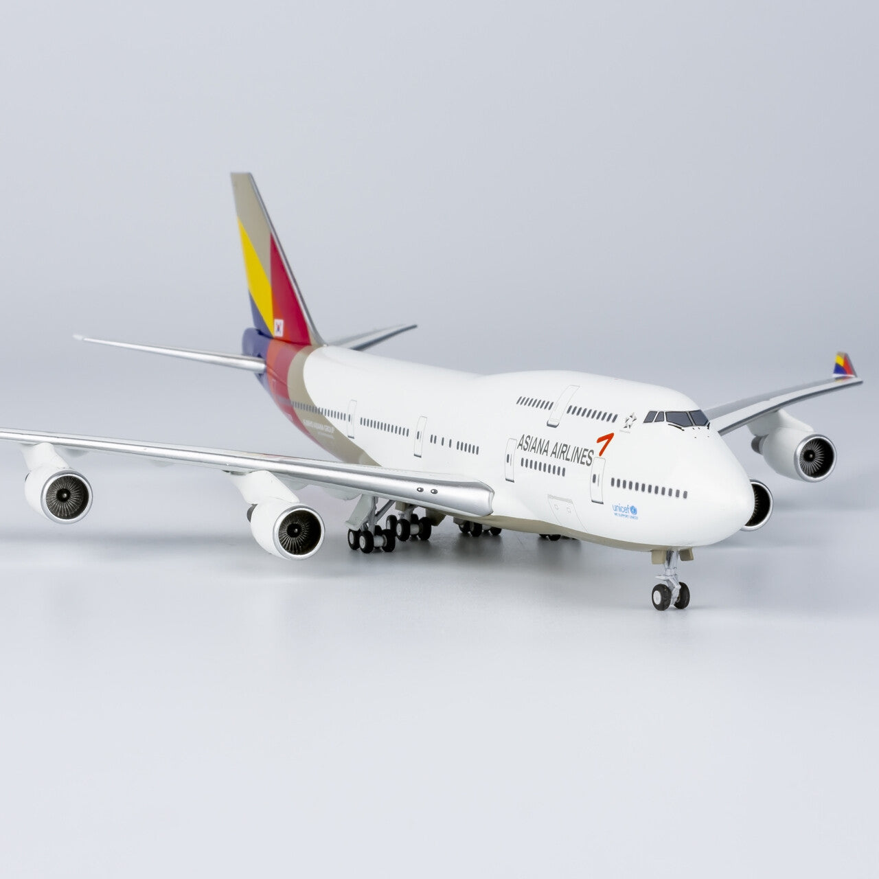 1:400 NG Lite Asiana Airlines Boeing 747-400 Diecast Aircraft Model HL7428