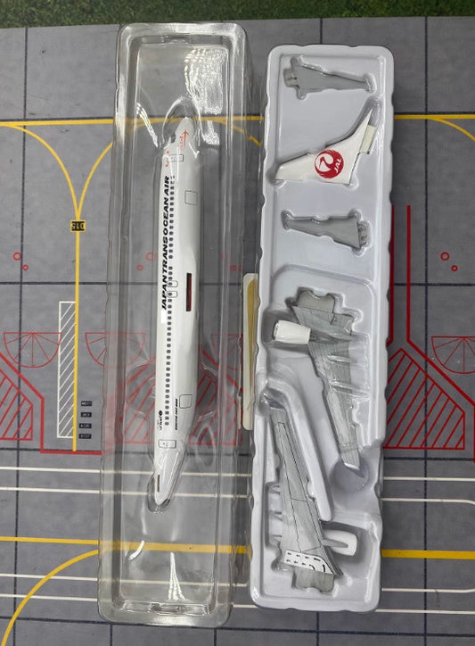 1:200 Hogan Japantransocean Air Boeing 737-800 Airplane ABS Plastic Plane Model