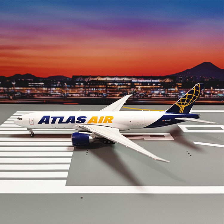 1:400 Geminijets Atlas Air B777-200LRF N703GT Passenger Airplane Diecast Model