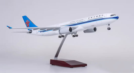 47CM 1:135 CHINA SOUTHERN AIRBUS A330 Passenger Plane Landing Gears Resin Model