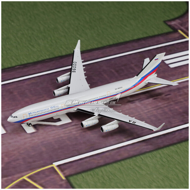 1:400 Phoenix Ilyushin Ilyushin Il-96-400 Passenger Airplane Diecast Plane Model