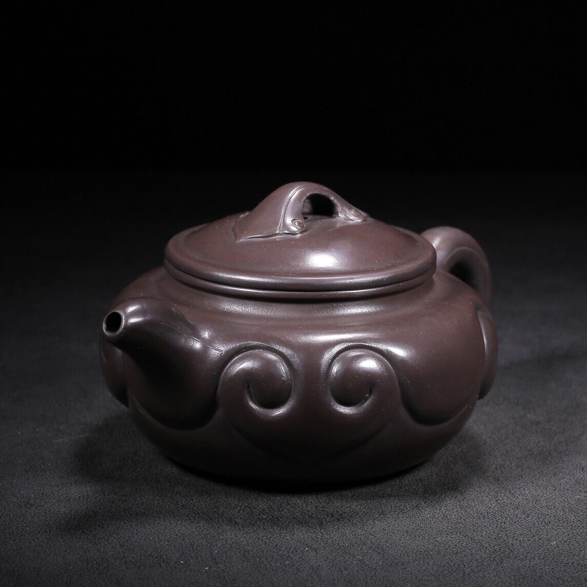 Chinese Yixing Zisha Clay Handmade Exquisite Teapot（仿古如意 底款：武陵艺人）