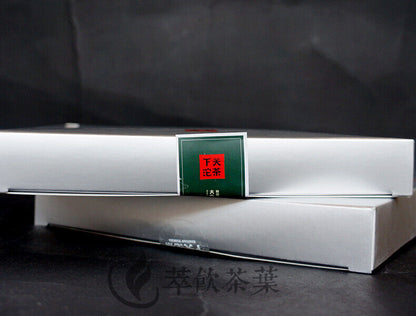 2016 Xiaguan Qian Jia Zhai Wild Ancient Tree Yuan Cha Puer Raw Pu'er Tea 357g