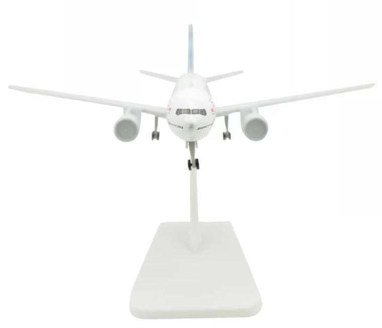 20CM Garuda Indonesia BOEING 777-300ER Passenger Aircraft Diecast Airplane Model