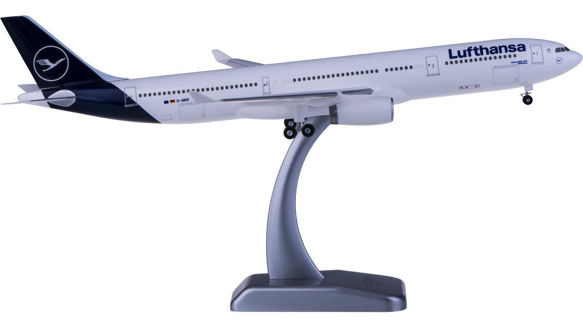 1:200 32CM Hogan Lufthansa AIRBUS A330-300 Passenger Airplane ABS Plastic Model