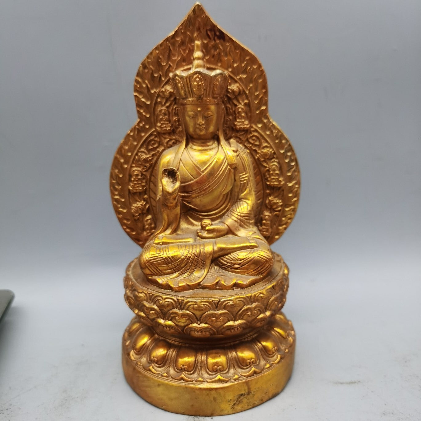 China Antique Bronze Gilded Gold Earth Tibetan King Bodhisattva Collection