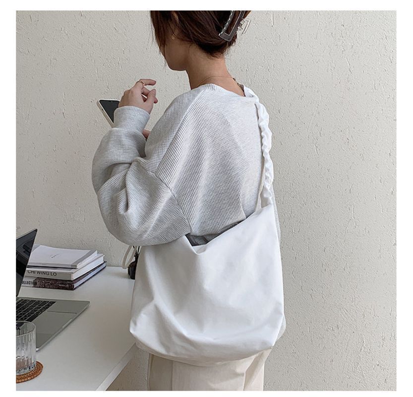 Simple Messenger Bag Large Capacity Shoulder Purse Leisure Pleated Nylon Pouch
