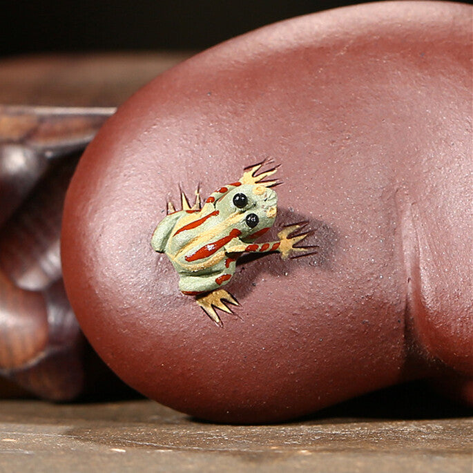 Funny Tea Pet Frog Statue On Horsebean Water Spray Tea Play Animal Zisha Clay