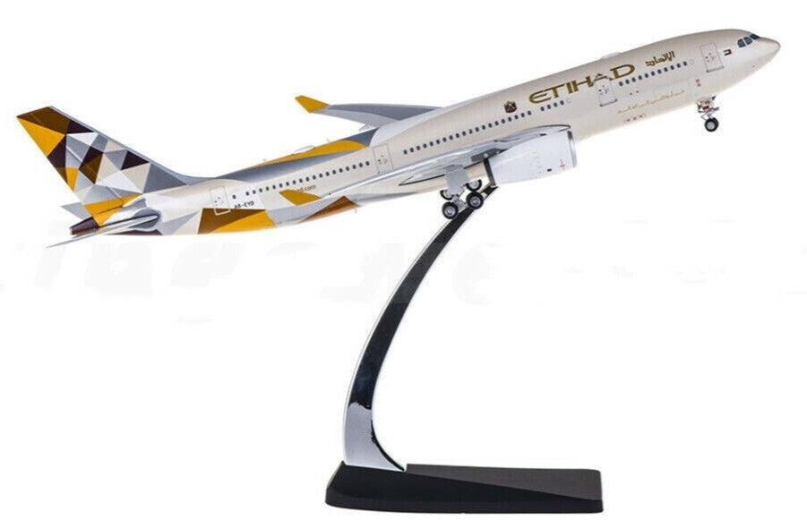 1:200 30CM Eagle ETIHAD AIRWAY AIRBUS A330-200 Passenger Airplane Diecast Model