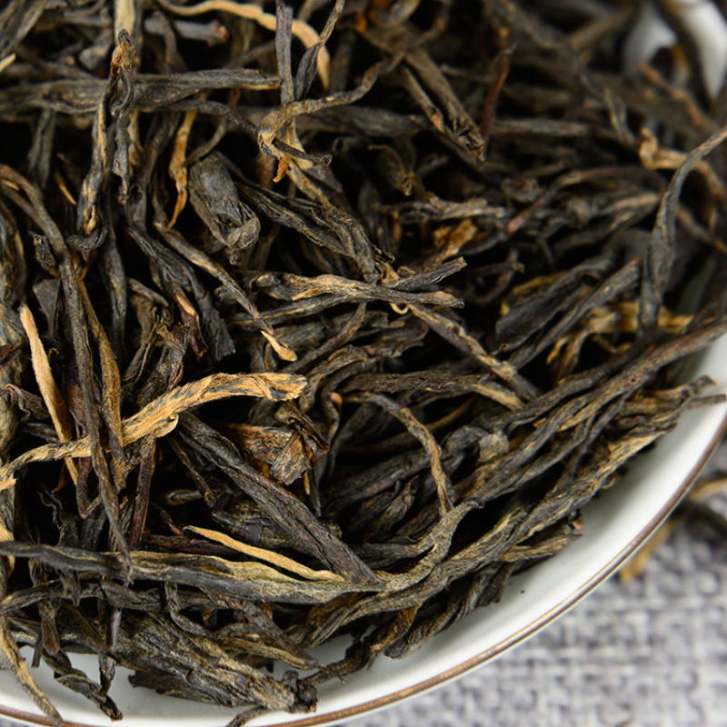 Fengqing Dian Hong tea raw Pine needles one bud two leaves straight black tea