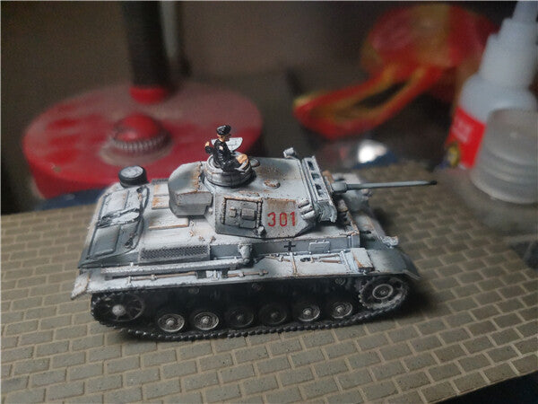 1:72 Scale WW II Germany Panzerkampfwagen III Ausf L Tank Model Snow Painted