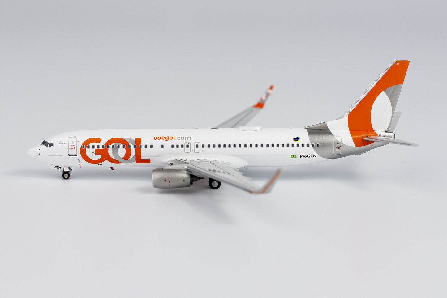 1:400 NG Model GOL BOEING 737-800 Passenger Airplane Diecast Aircraft Model