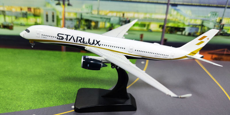 1:400 Aviation STARLUX AIRBUS A350-900 Passenger Airplane Diecast Aircraft Model