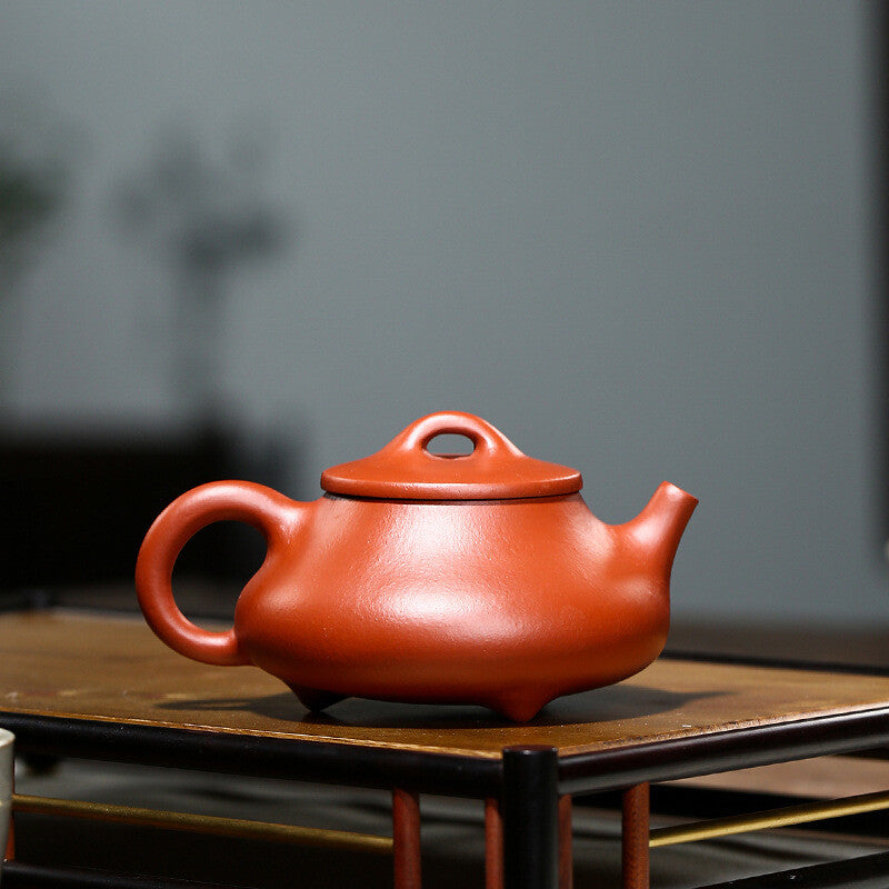 China Yixing Zisha Pottery Clovershrub Clay Handmade 200cc Tripodia Teapot