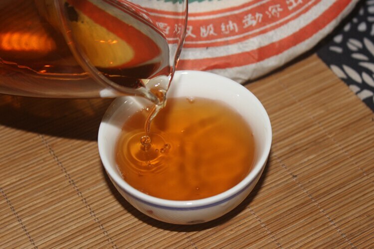 2004 CNNP Zhong Cha Pu'er Wild Arbor Leaves Aged Puer Tea Cake Raw Pu-erh 357g