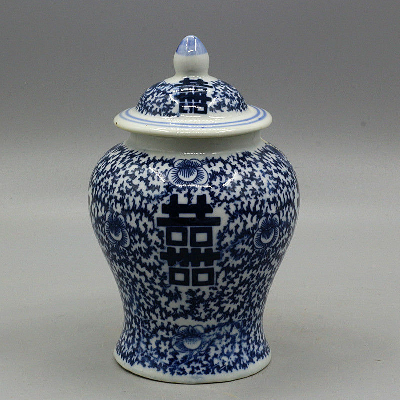 China Jingdezhen porcelain blue and white general jar tea jar Qing Qianlong