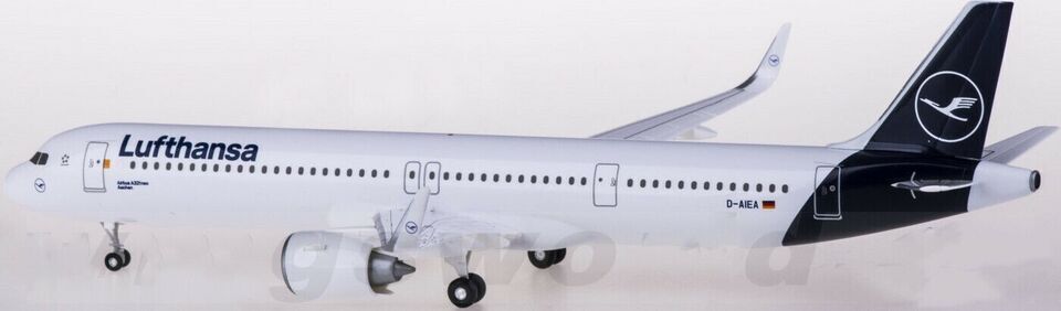 1:200 Hogan Lufthansa AIRBUS A321neo Passenger Airplane ABS Plastic Plane Model