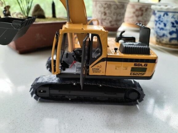 1:35 SDLG E6225F Excavator Construction Engineering Vehicle Diecast Model