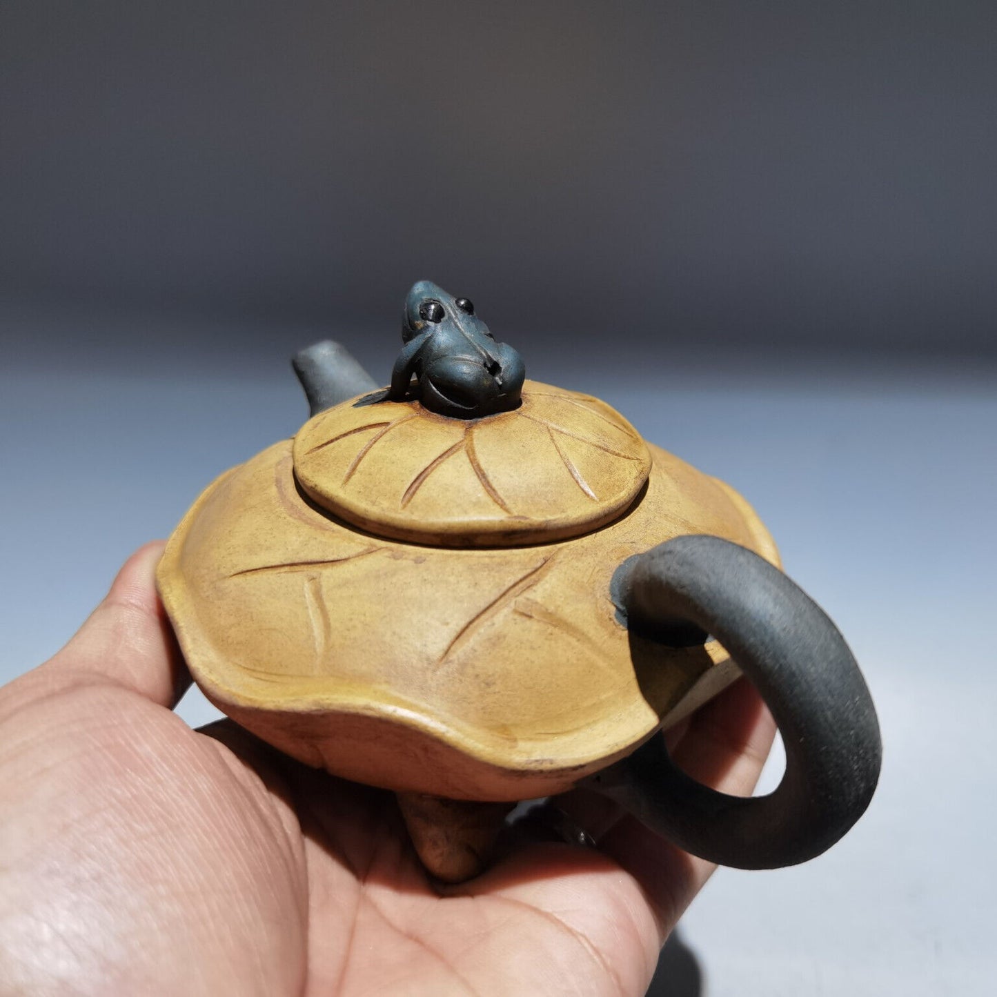 Chinese Yixing Zisha Clay Handmade Exquisite Teapot（青蛙壶 低款：蒋蓉）