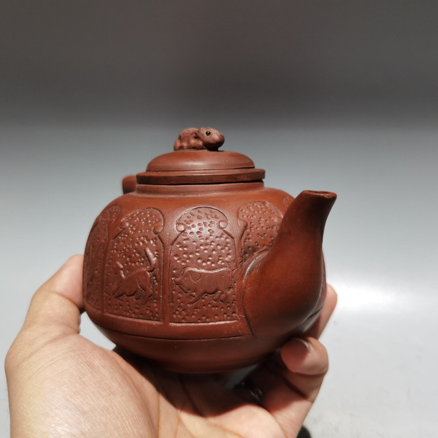 Chinese Yixing Zisha Clay Handmade Exquisite Teapot（十二生肖壶 低款：老艺人）