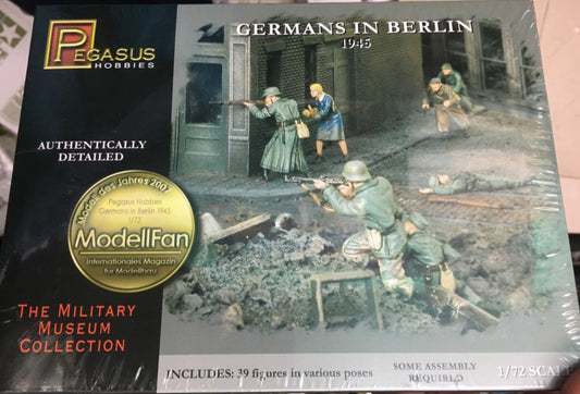 German in Berlin 1945 1/72 Soldiers Figures Model Kit Pegasus