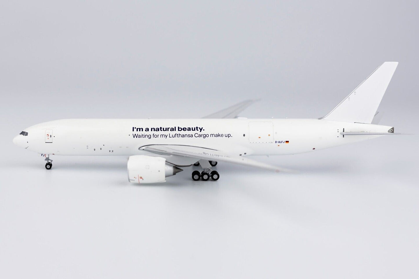 1:400 NG Model Lufthansa BOEING 777F Passenger Airplane Diecast Aircraft Model