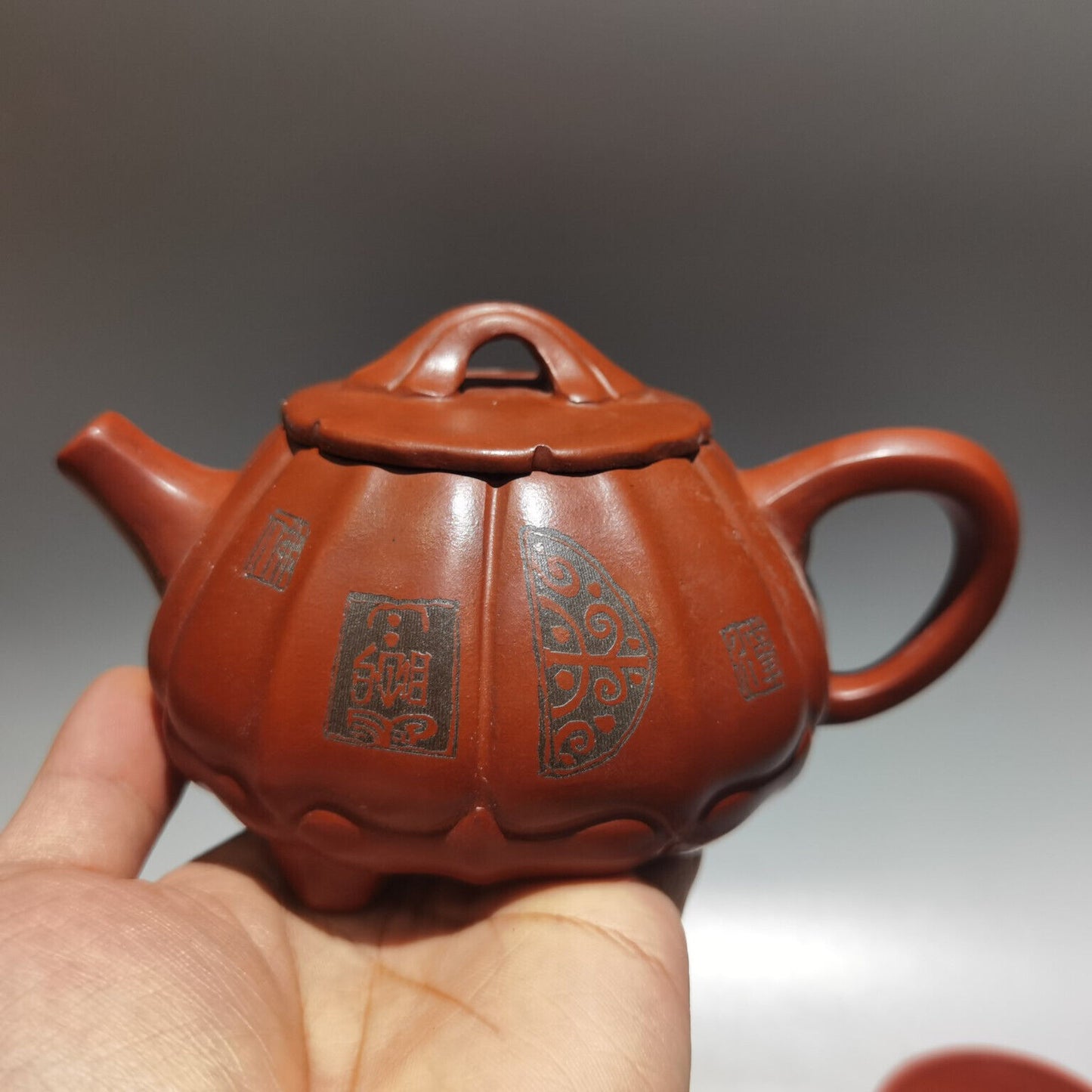 Chinese Yixing Zisha Clay Handmade Exquisite Teapot （井堂石瓢套壶 低款：顾景舟 )