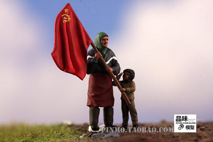1/72 Ukrainian Red Flag Granny 2 Soldier Model