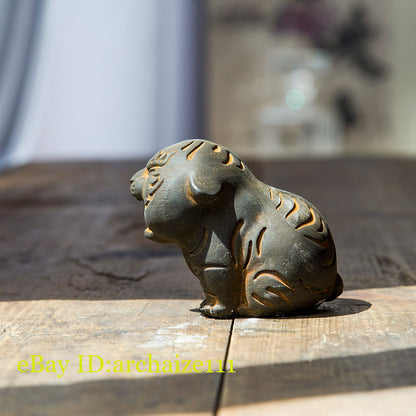 Chinese Iron Rust Cast Cute Tiger Statue Zodiac Tiger Table Tea Pet Decor